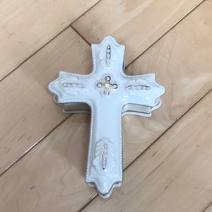 Beautiful Lenox heavenly cross trinket box w gold